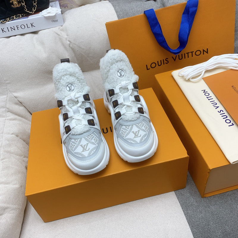 Louis Vuitton shoes Style 322 - texture and material detail