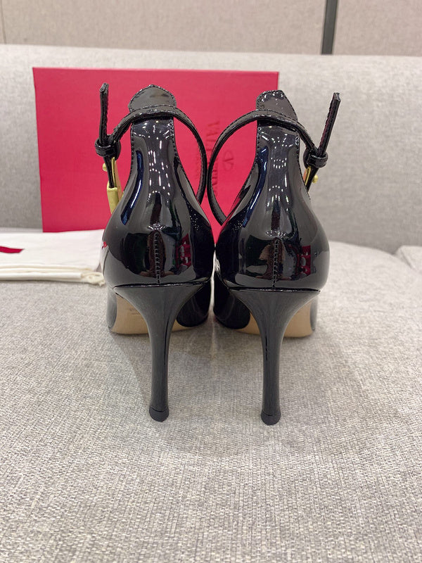 Styling view of Valentino Garavani luxury piece style No.227