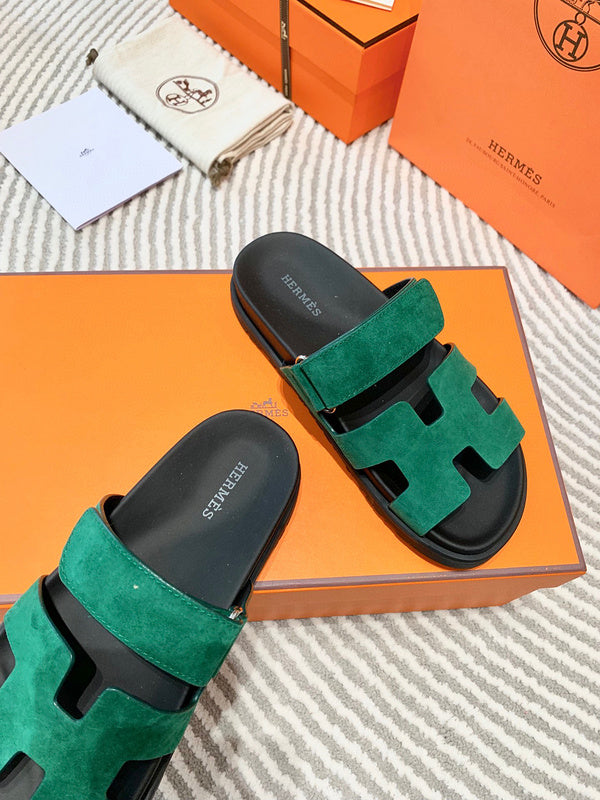 Hermès Grey Flat Thong Sandals - Toe Detail View