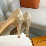 Full silhouette view of Louis Vuitton luxury piece style No.167
