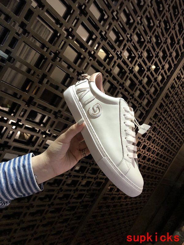 Givenchy shoes Style 074 - sole and craftsmanship detail