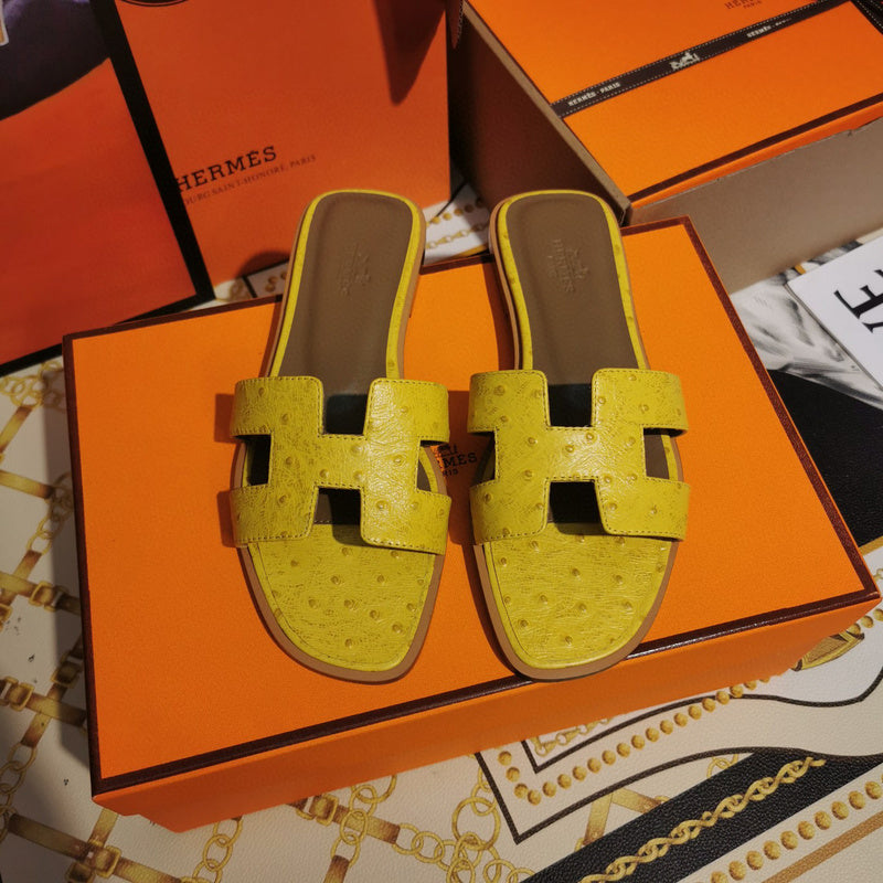 Hermes sandals Style 124 - logo and branding close-up
