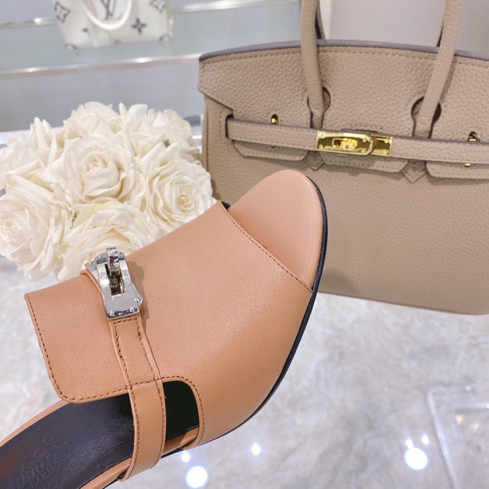 Hermes shoes Style 368 - full pair display