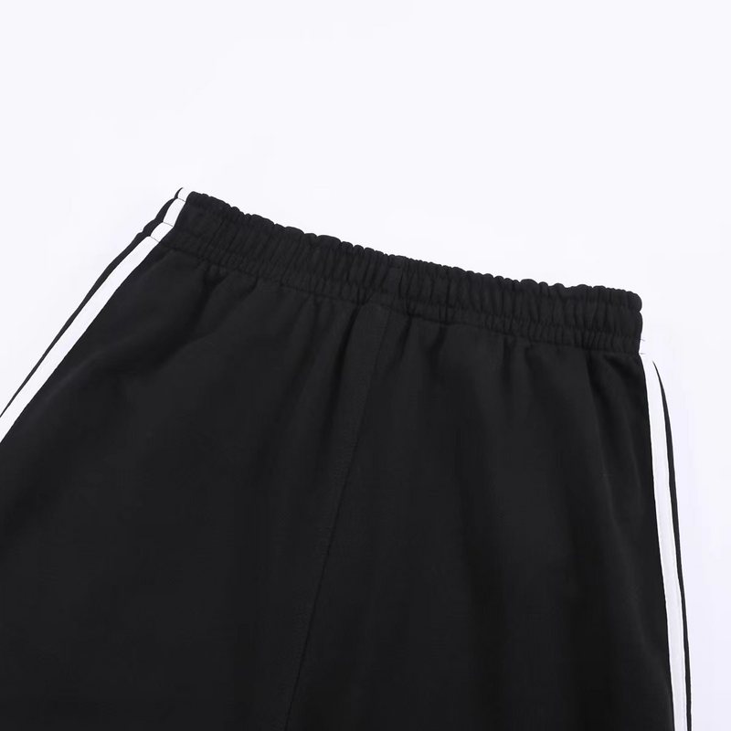 Styling view of Balenciaga luxury piece style No.184