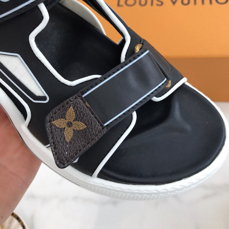 Front view of Louis Vuitton luxury piece style No.085