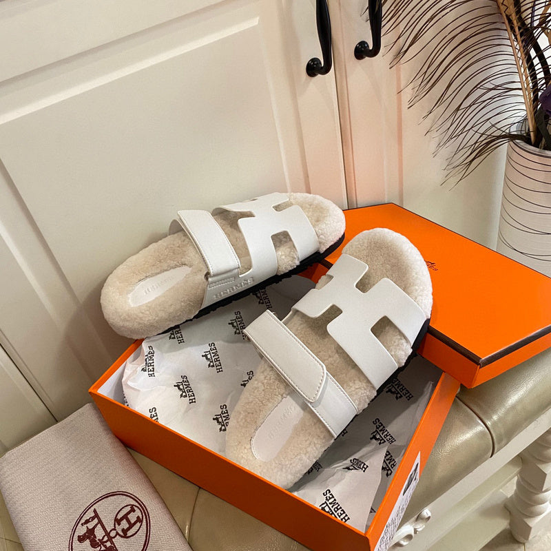 Hermès Grey Slide Sandals - Toe Detail View