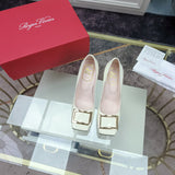 Front view of Roger Vivier luxury piece style No.106