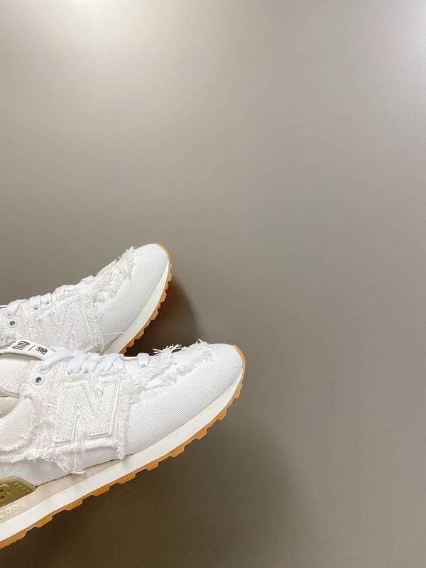 Three-quarter angle view of Miu Miu luxury piece style No.093