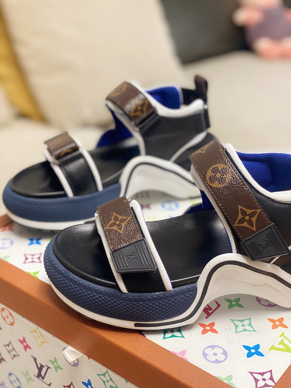 Front view of Louis Vuitton luxury piece style No.116