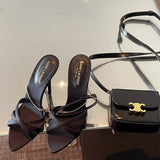 Styling view of Saint Laurent luxury piece style No.081