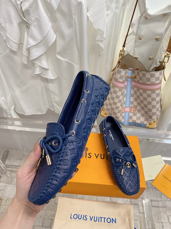 Louis Vuitton White Low-Top Sneakers - Heel Detail View