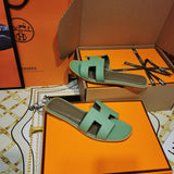Hermès Black Gladiator Sandals - Heel Detail View