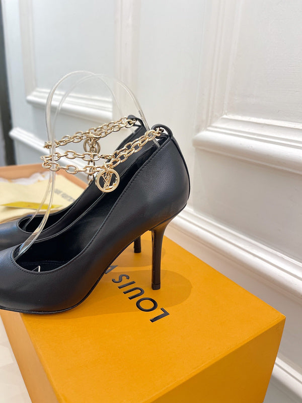 Louis Vuitton shoes Style 414 - top view showing design (alternate angle)