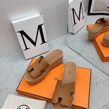 Hermes shoes Style 332 - close-up of bold signature style