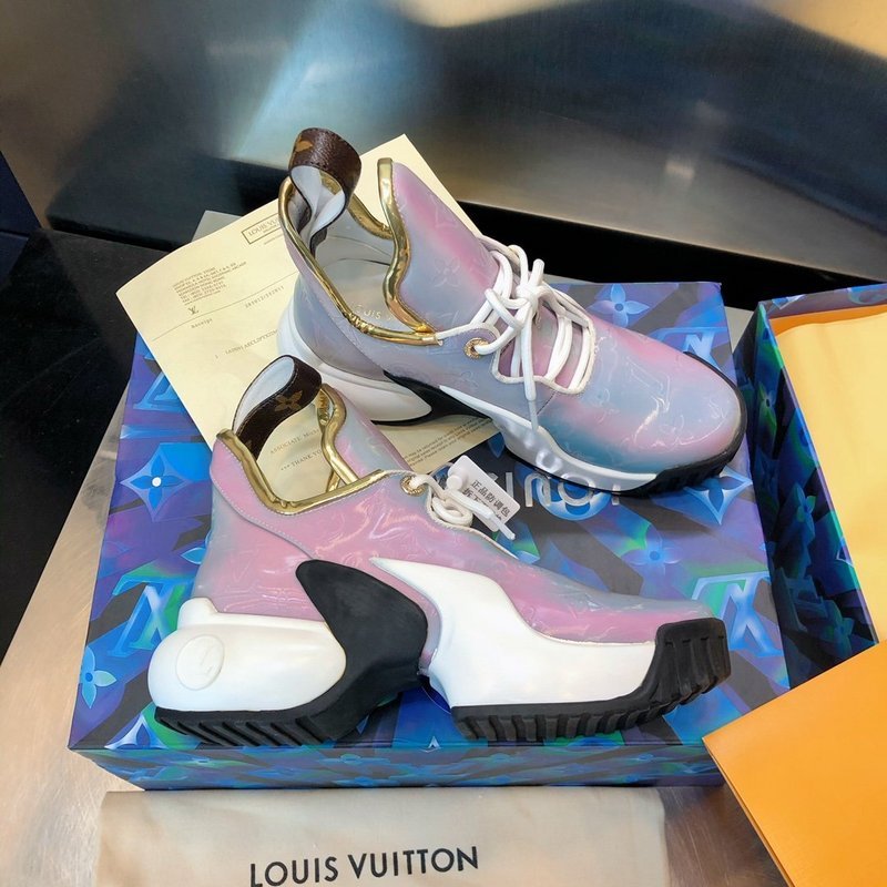 Front view of Louis Vuitton luxury piece style No.152