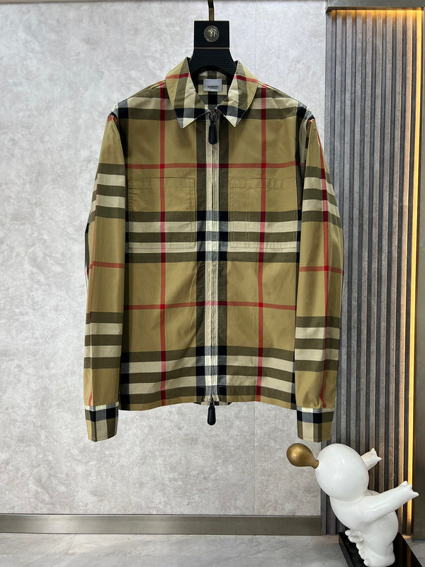 Side profile view of Burberry luxury piece style No.424