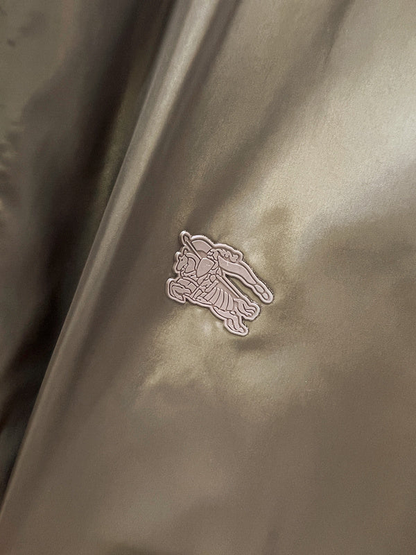Full silhouette view of Burberry luxury piece style No.428