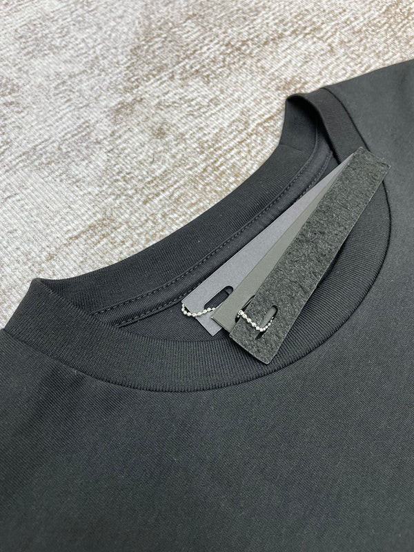 Full silhouette view of Amiri luxury piece style No.040