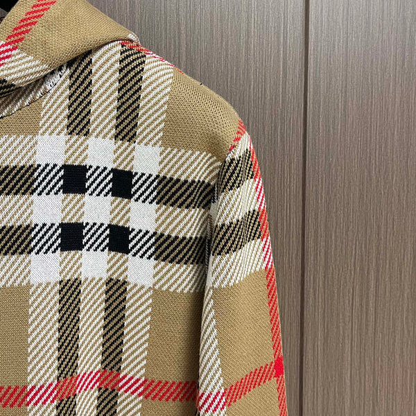 Three-quarter angle view of Burberry luxury piece style No.458