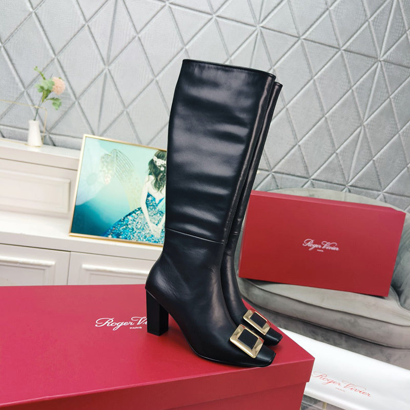 Full silhouette view of Roger Vivier luxury piece style No.086