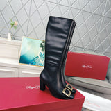 Full silhouette view of Roger Vivier luxury piece style No.086