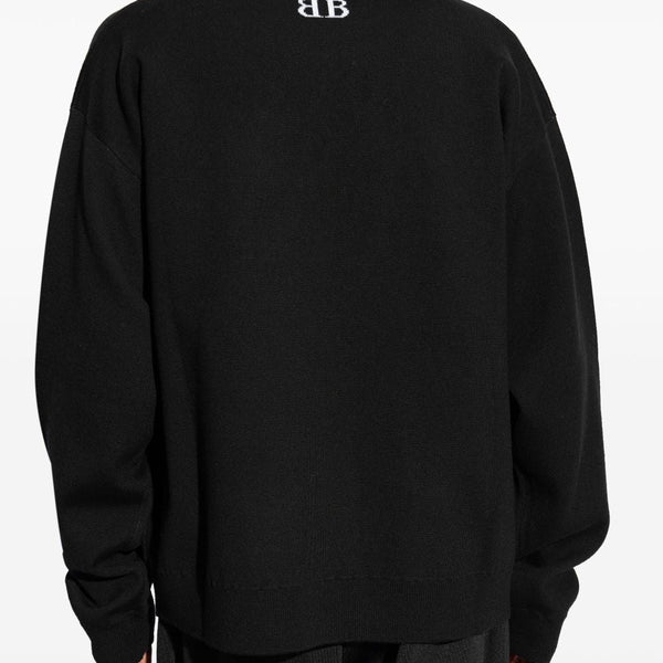 Close-up of Balenciaga jerseys & knitwear hardware and fine stitching