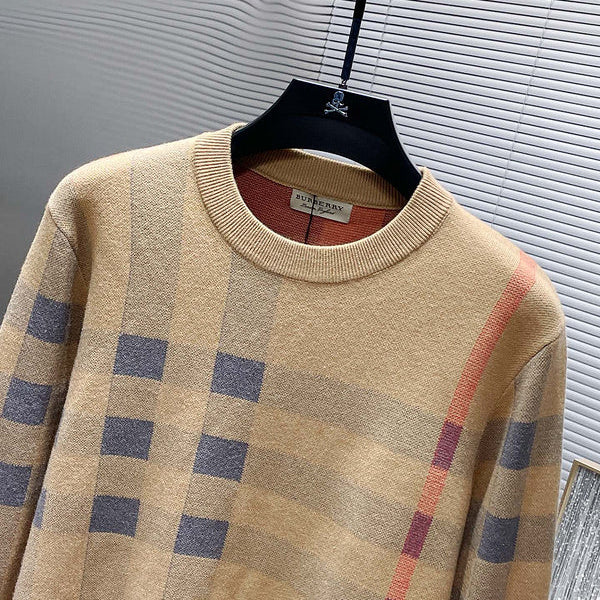 Three-quarter angle view of Burberry luxury piece style No.373
