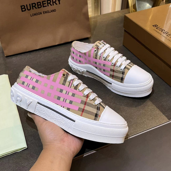 Burberry shoes Style 051 - sole and craftsmanship detail