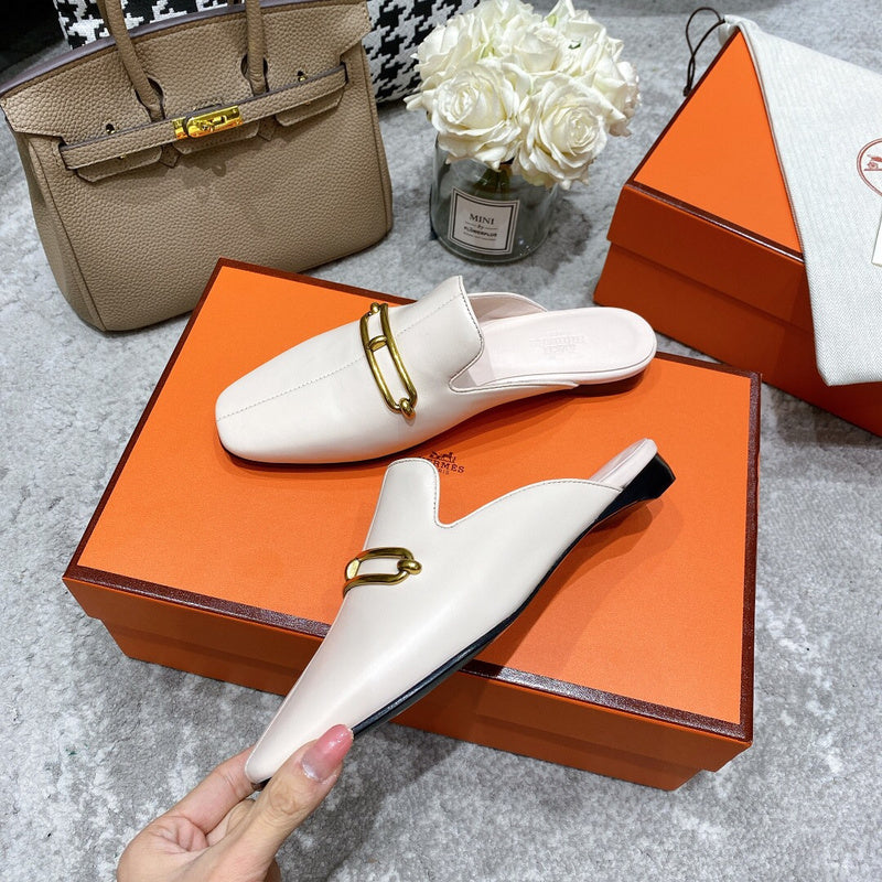 Hermès Beige Pointed-Toe Stiletto Heels - Studio Shot