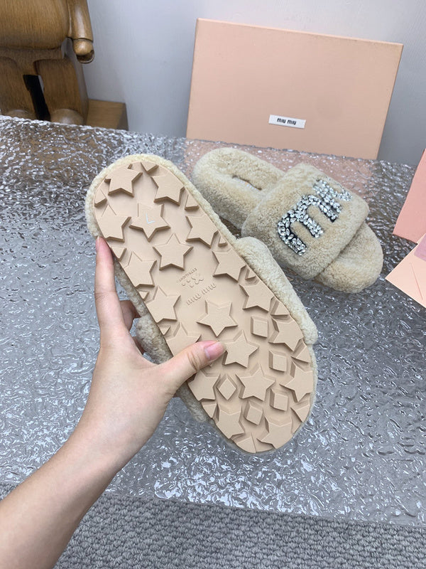 Three-quarter angle view of Miu Miu luxury piece style No.125