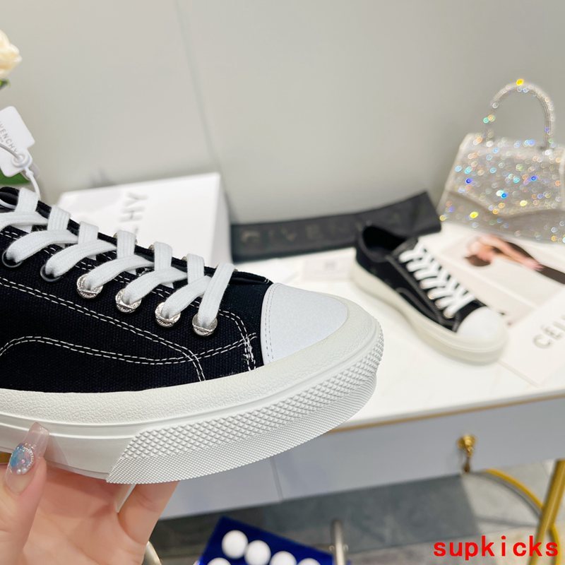 Givenchy shoes Style 098 - top view showing design