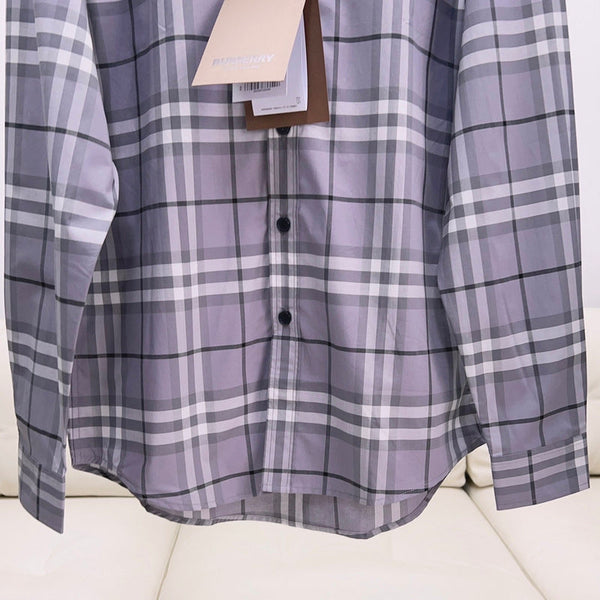 Three-quarter angle view of Burberry luxury piece style No.068