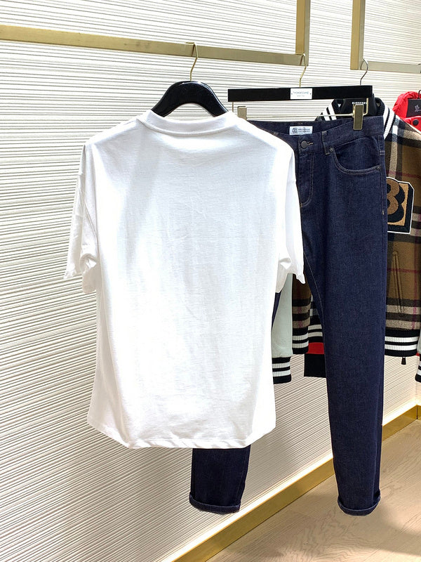 Styling view of Burberry luxury piece style No.352