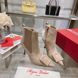 Full silhouette view of Roger Vivier luxury piece style No.065