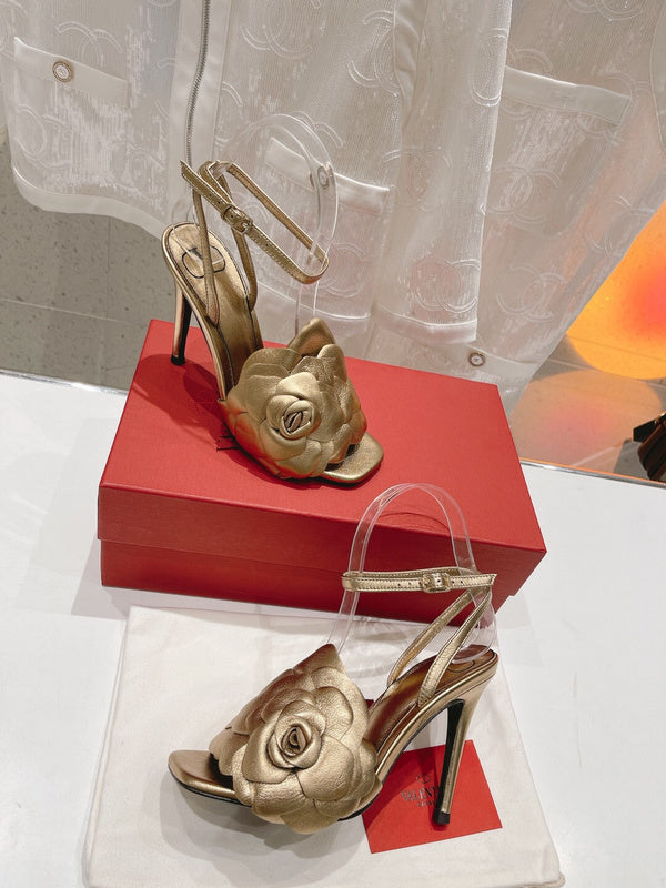 Three-quarter angle view of Valentino Garavani luxury piece style No.246
