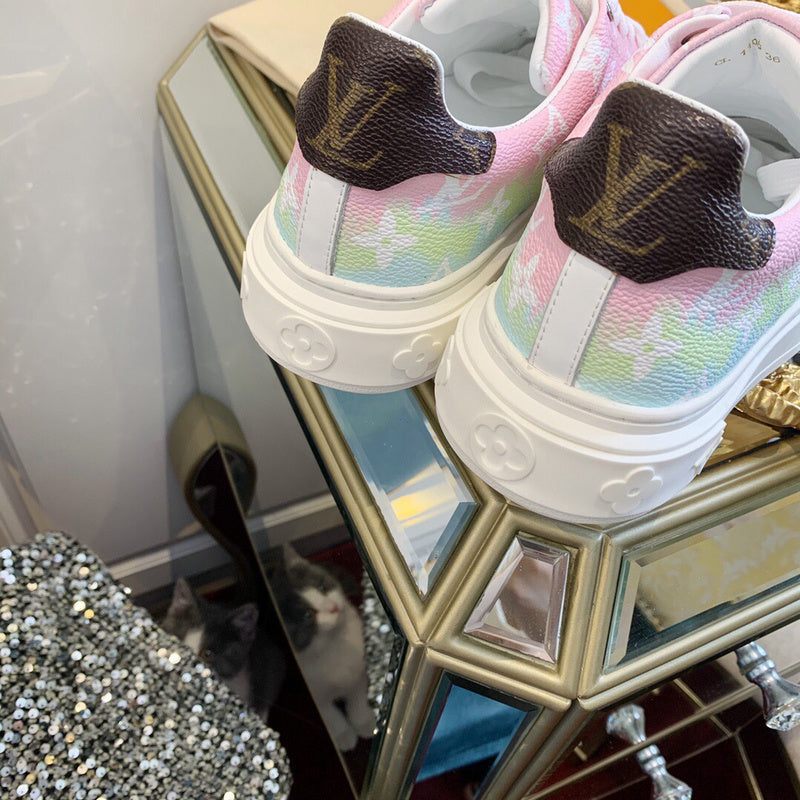 Texture and finish detail of Louis Vuitton luxury piece style No.100