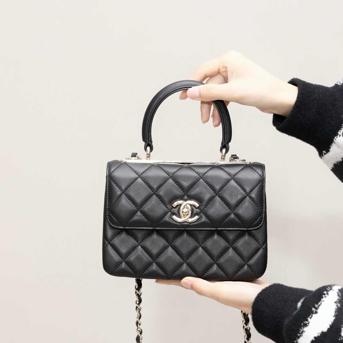 Chanel 24C Mini Trendy Bag detail shot – authentic designer craftsmanship