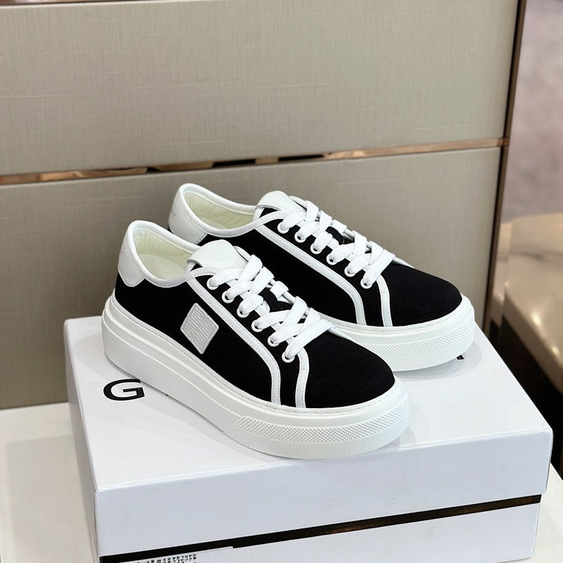 Givenchy shoes Style 133 - packaging and accessories