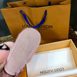 Side profile view of Louis Vuitton luxury piece style No.128