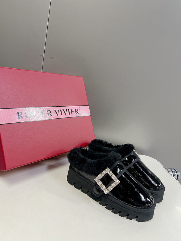 Front view of Roger Vivier luxury piece style No.064