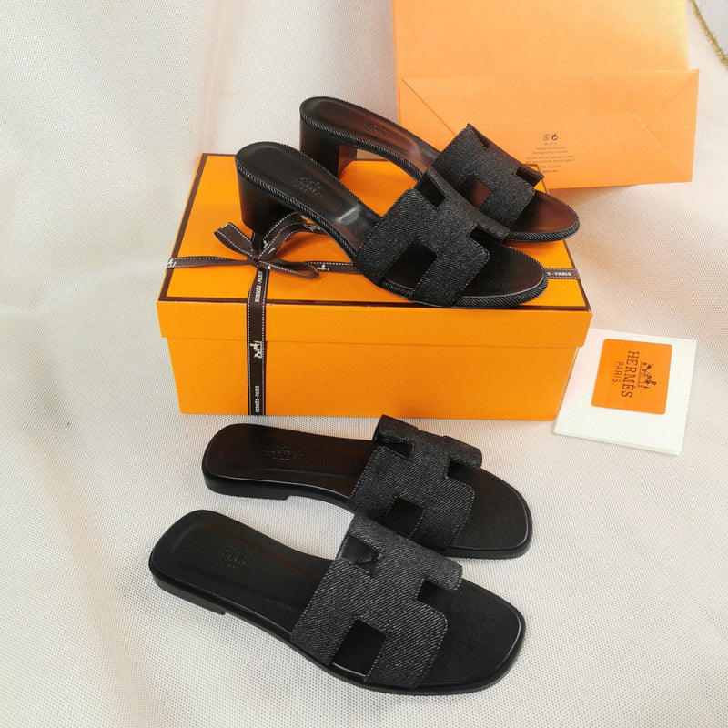 Hermès Beige Gladiator Sandals - Angled View