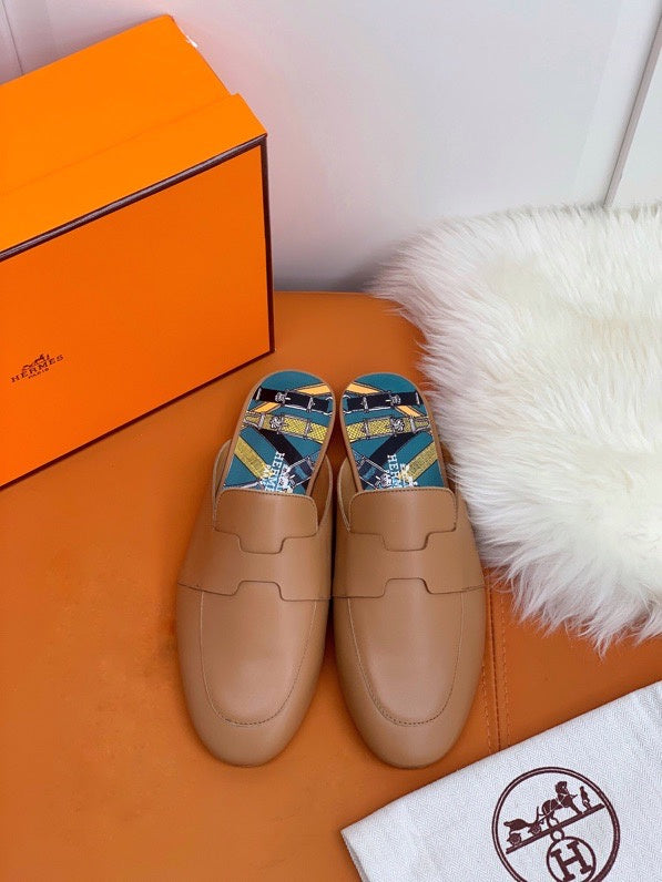 Hermès Black Loafer Flats - Heel Detail View