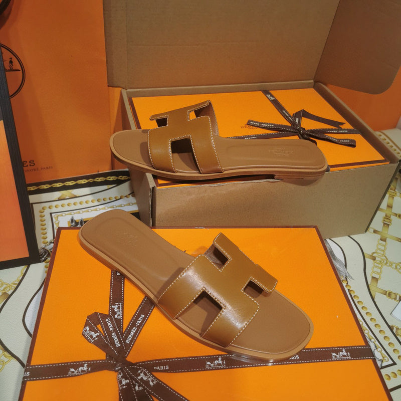 Hermes sandals Style 037 - logo and branding close-up