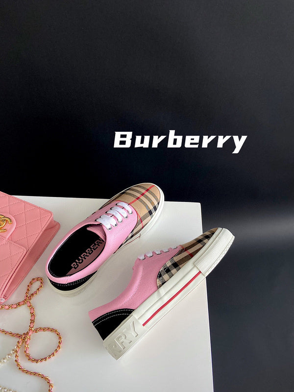 Burberry shoes Style 349 - sole and craftsmanship detail