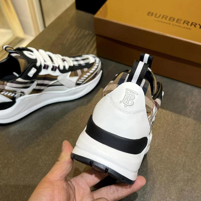 Burberry shoes Style 075 - logo and branding close-up
