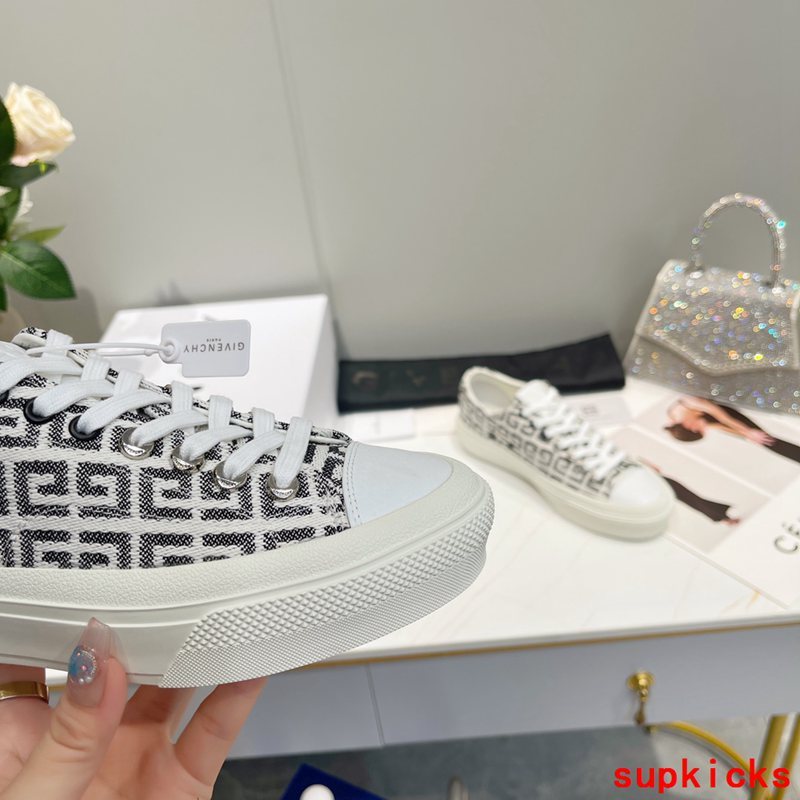 Givenchy shoes Style 102 - back heel detail