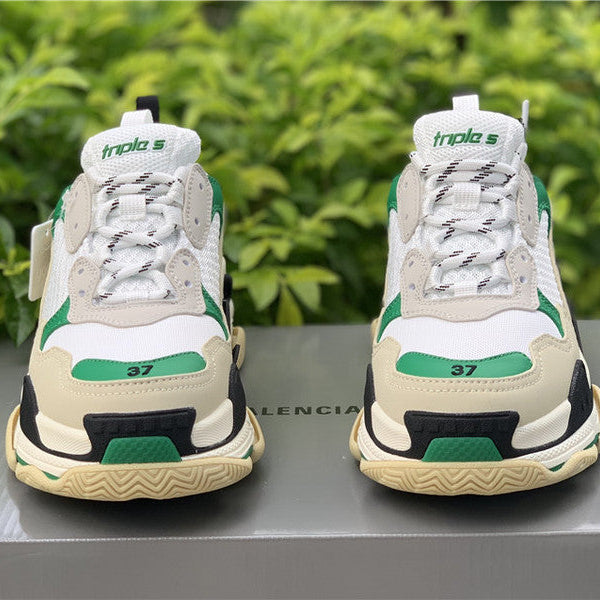 Balenciaga shoes Style 300 - close-up of iconic logo design