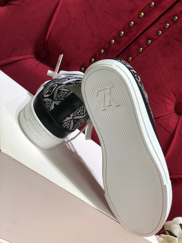 Louis Vuitton Beige Classic Ballet Flats - Heel Detail View