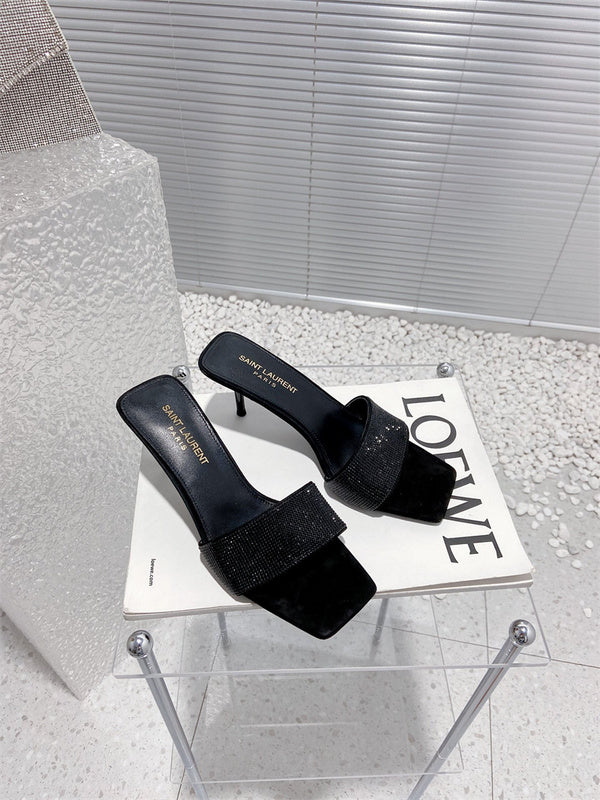 Three-quarter angle view of Saint Laurent luxury piece style No.079