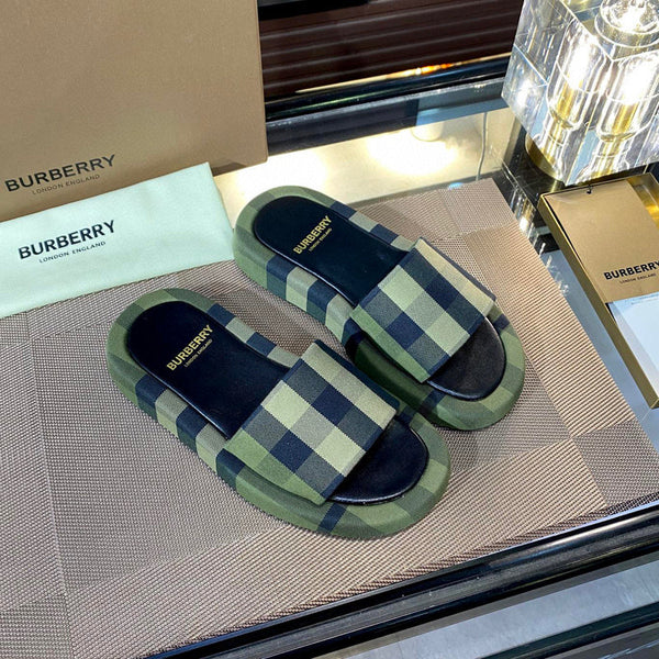 Burberry Black Low-Top Sneakers - Sole Detail View
